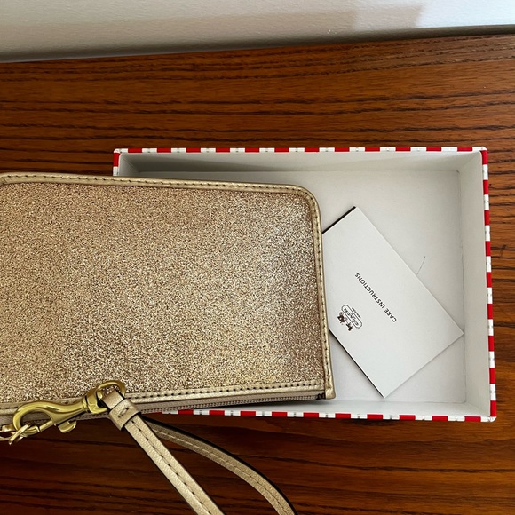 Vintage gold Coach wristlet - Picture 3 of 4